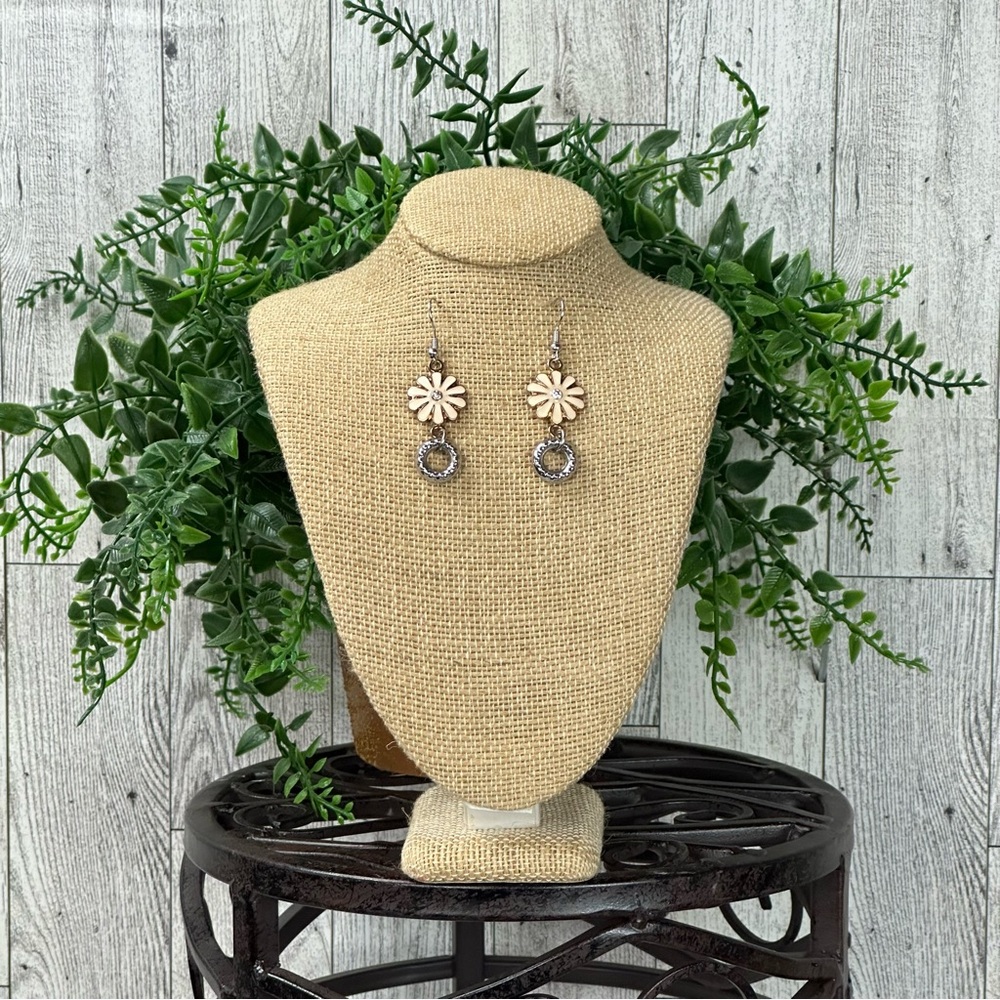 Pink/Gold Tone Flower Earrings With Silver Tone Circle‎